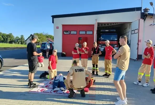 Młodzieżowa Drużyna Pożarnicza z Wieliczek szkoli się z pierwszej pomocy