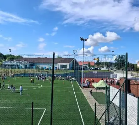 Strażacy z OSP Kowale Oleckie na festynie rodzinnym w szkole podstawowej