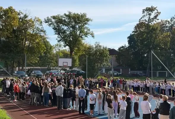 Olecko: edukacja o bezpieczeństwie podczas ewakuacji Szkoły Podstawowej nr 3