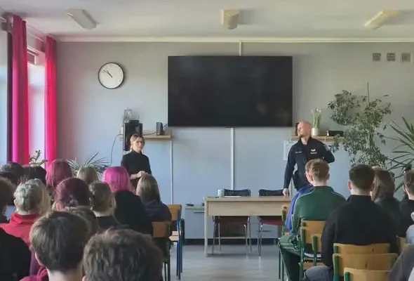 Tydzień przeciwdziałania przemocy rówieśniczej w szkołach – pogadanki z psychologiem i dzielnicowym