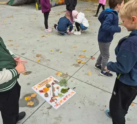 Pierwszaki z SP3 Olecko odkrywają jesień w terenie – innowacja pedagogiczna w praktyce