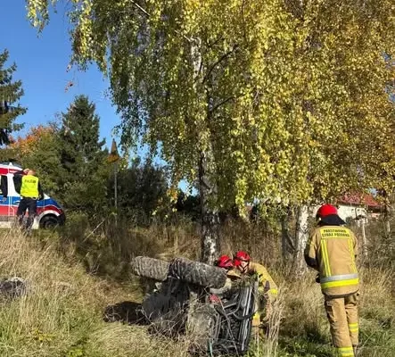 Quad wypadł z drogi w Kukowie. Kierowca trafił do szpitala