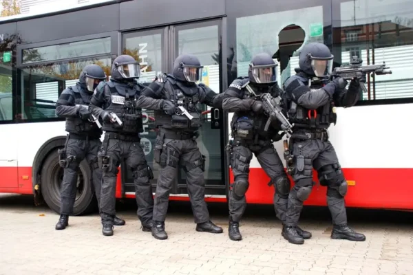 Policjanci z Warmii i Mazur szkolą się w Ełku z reagowania na niestandardowe zachowania